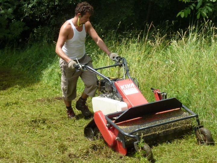 L'épareuse à chenilles sur son terrain de jeux